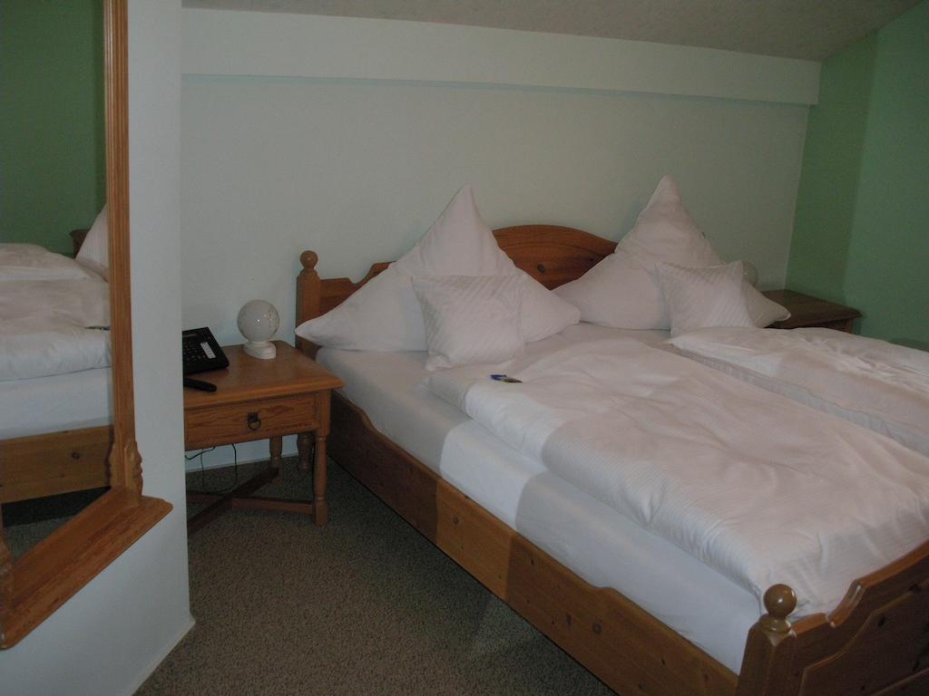 Hotel Company Cölbe Oda fotoğraf